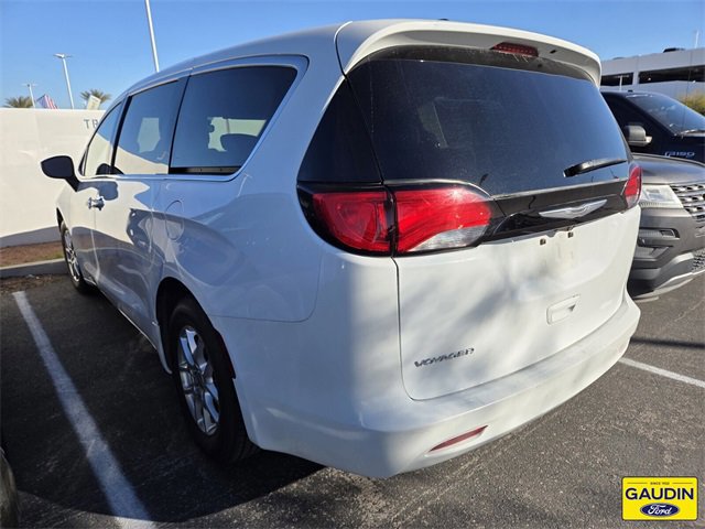 Used 2023 Chrysler Voyager LX image 3