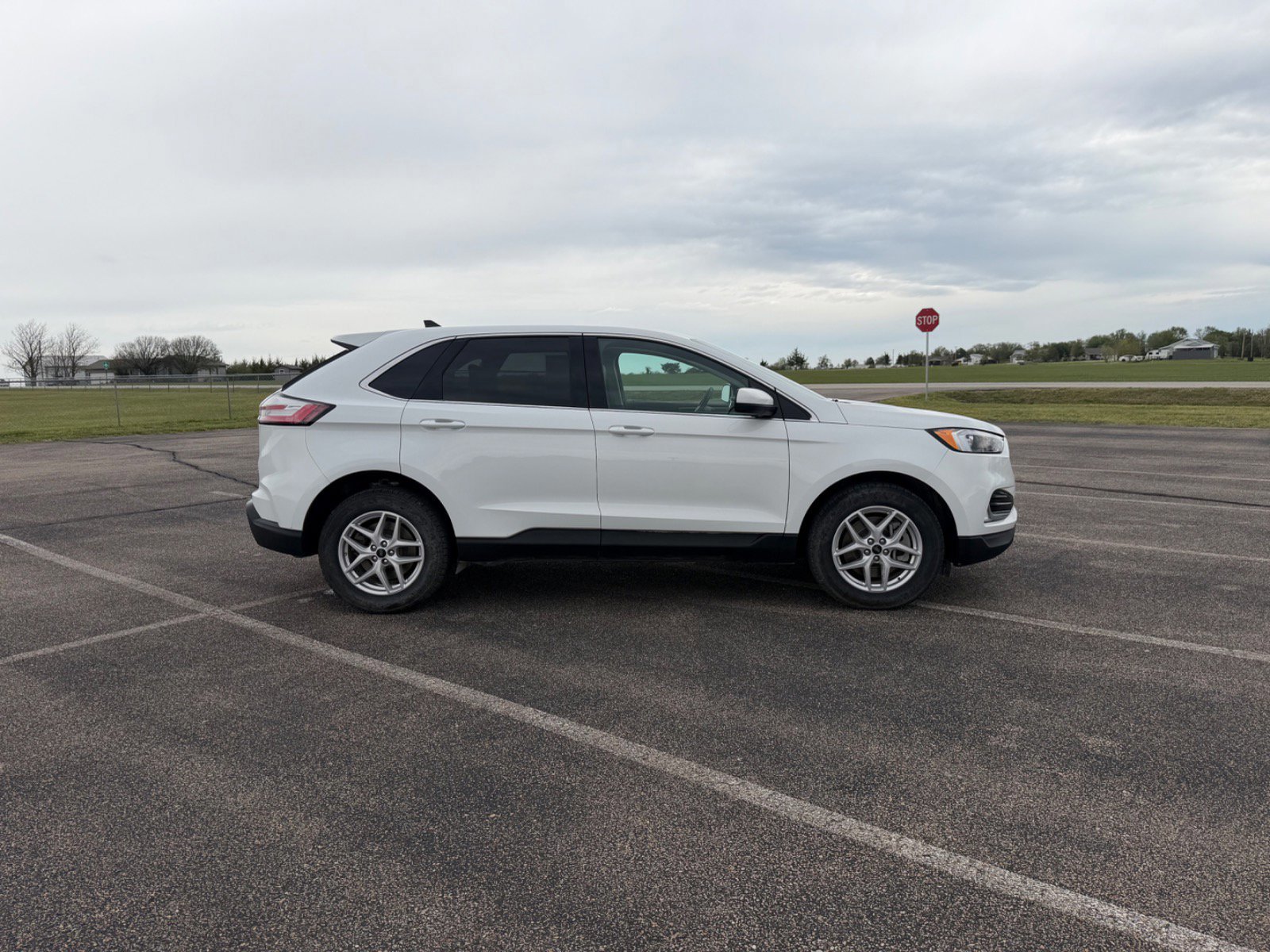 Certified 2023 Ford Edge SEL w/ Convenience Package AWD/4WD image 2
