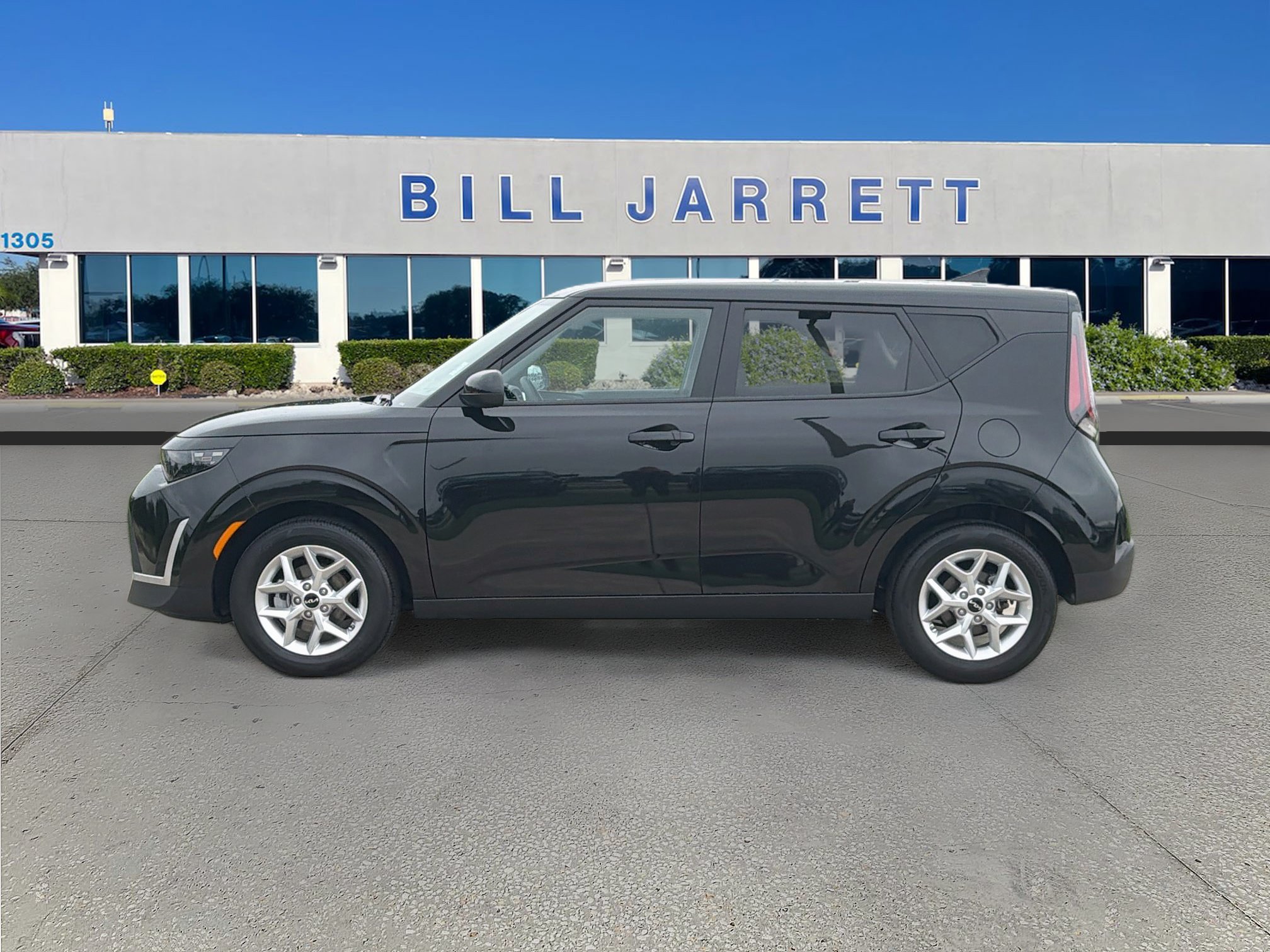 Used 2025 Kia Soul LX w/ LX Technology Package FWD image 4