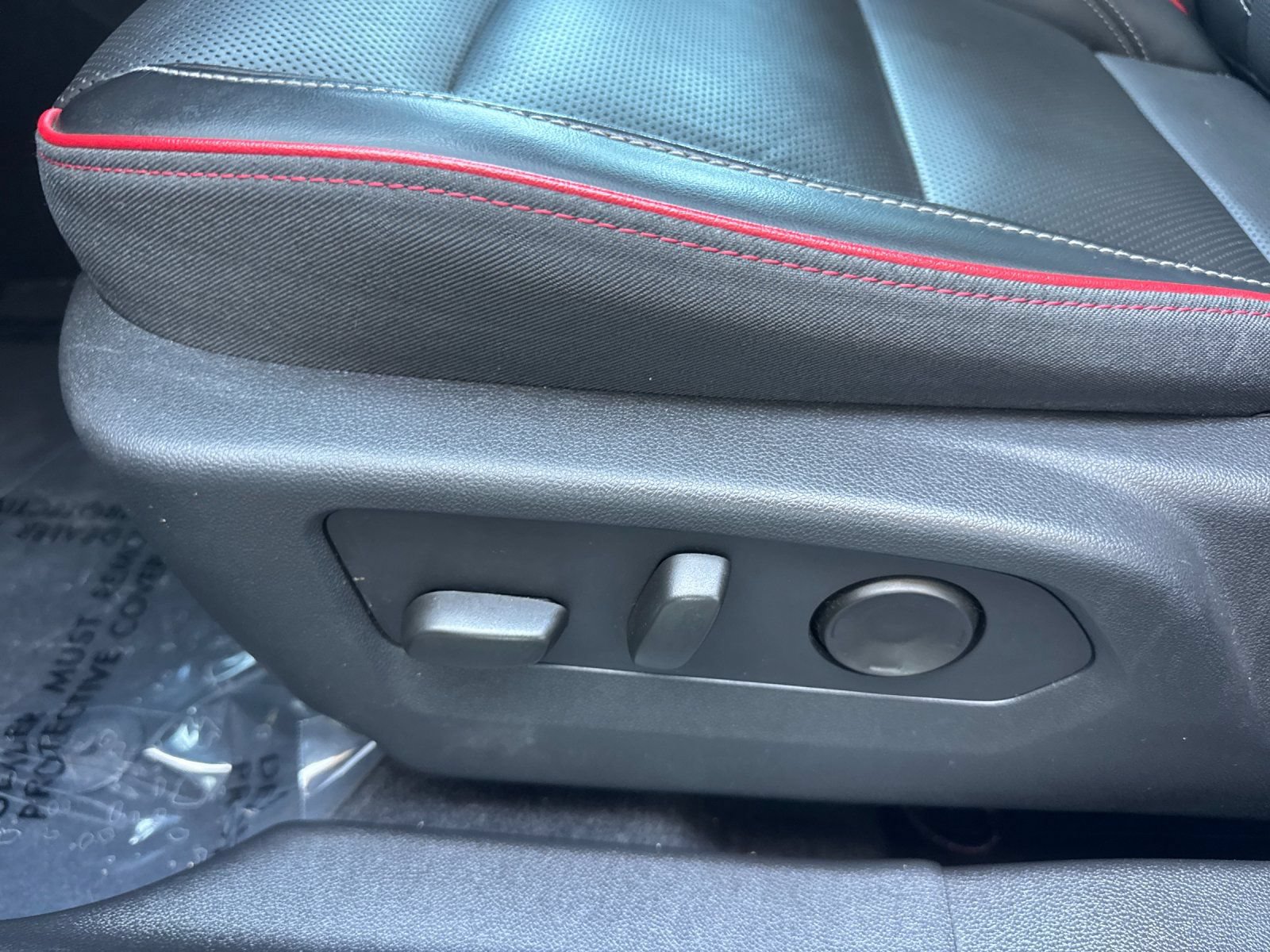 Used 2022 Buick Envision Essence w/ Sport Touring Package FWD image 12