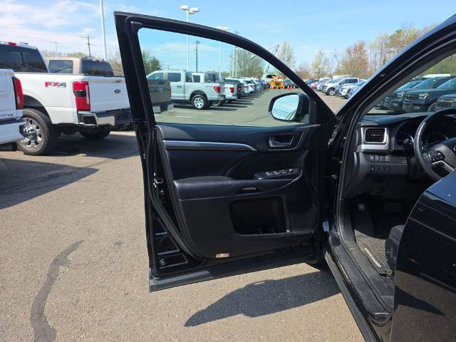 Used 2019 Toyota Highlander SE AWD/4WD image 20