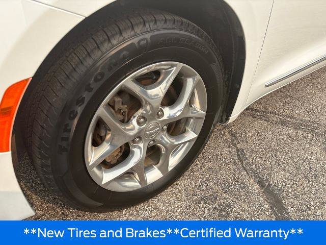 Used 2019 Chrysler Pacifica Limited FWD image 32