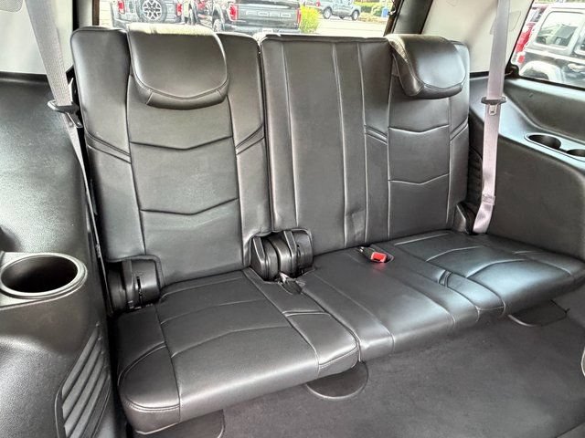 Used 2017 Cadillac Escalade Luxury AWD/4WD image 34