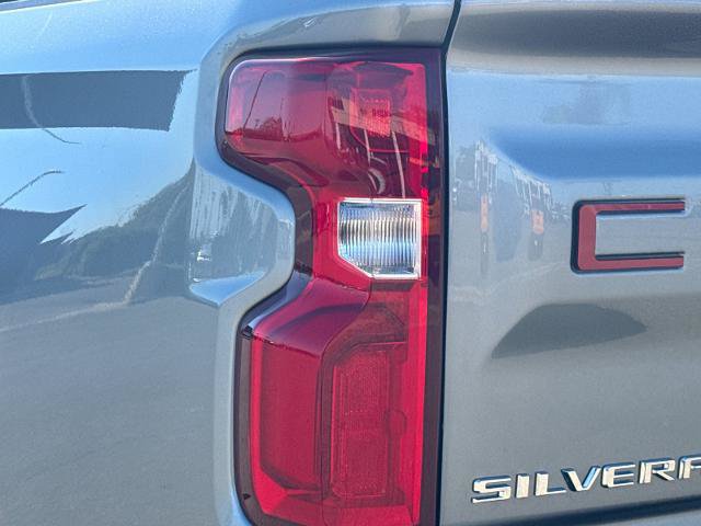 Used 2023 Chevrolet Silverado 1500 RST w/ Z71 Off-Road Package AWD/4WD image 24