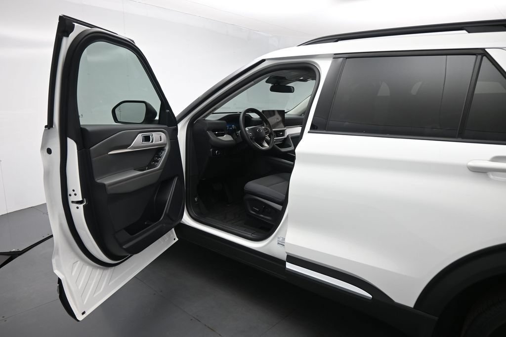 Certified 2025 Ford Explorer Active RWD image 9
