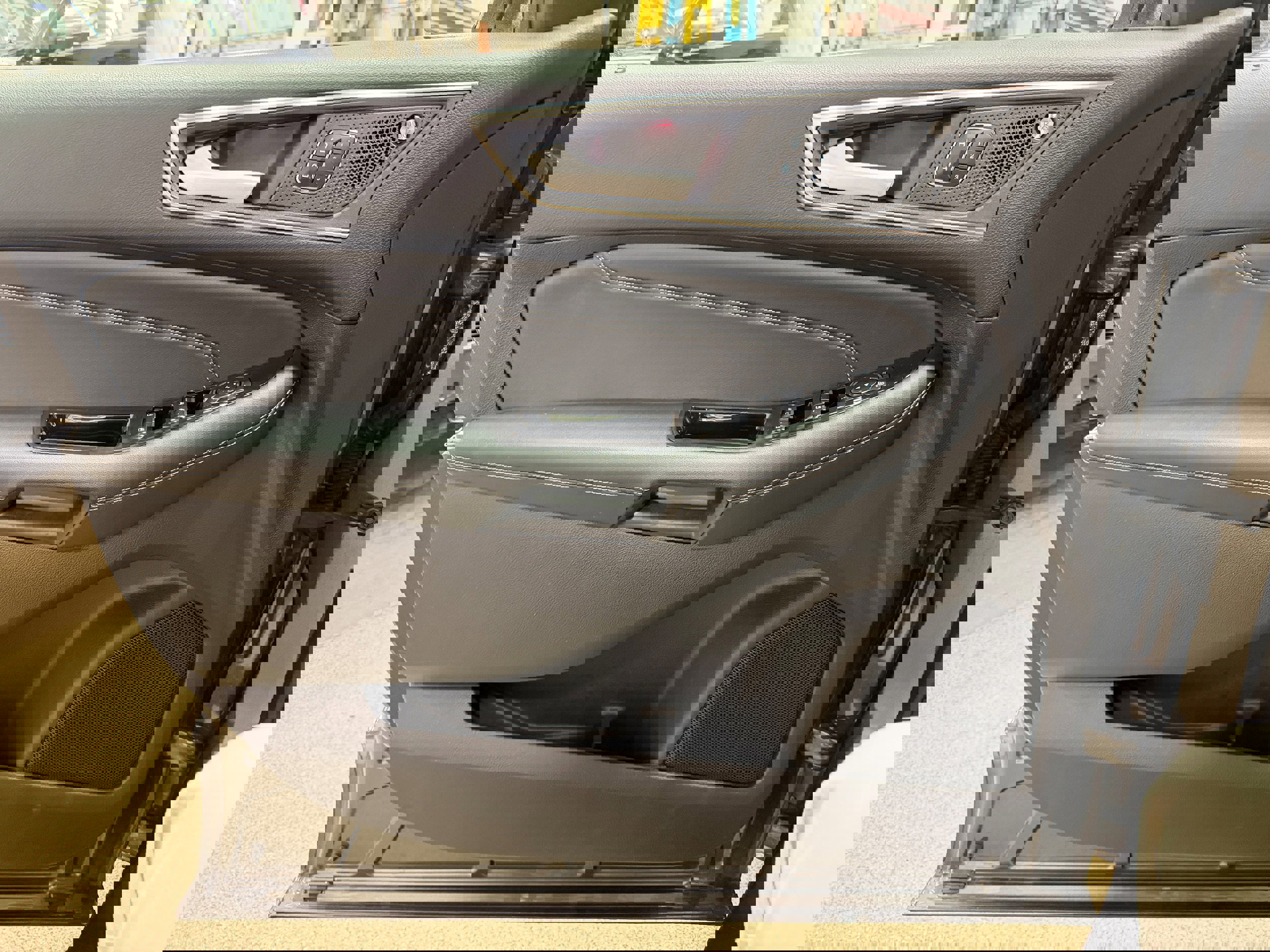 Certified 2019 Ford Edge Titanium w/ Cold Weather Package AWD/4WD image 12