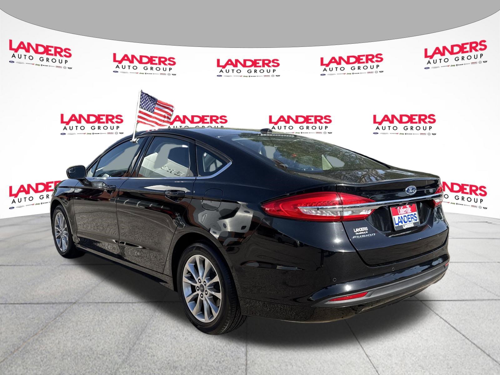 Certified 2017 Ford Fusion SE w/ Fusion SE Technology Package FWD image 5