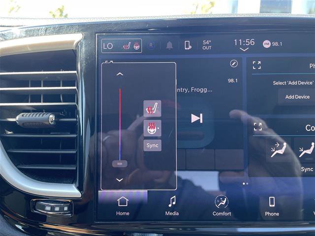 Used 2024 Chrysler Pacifica Touring-L FWD image 27