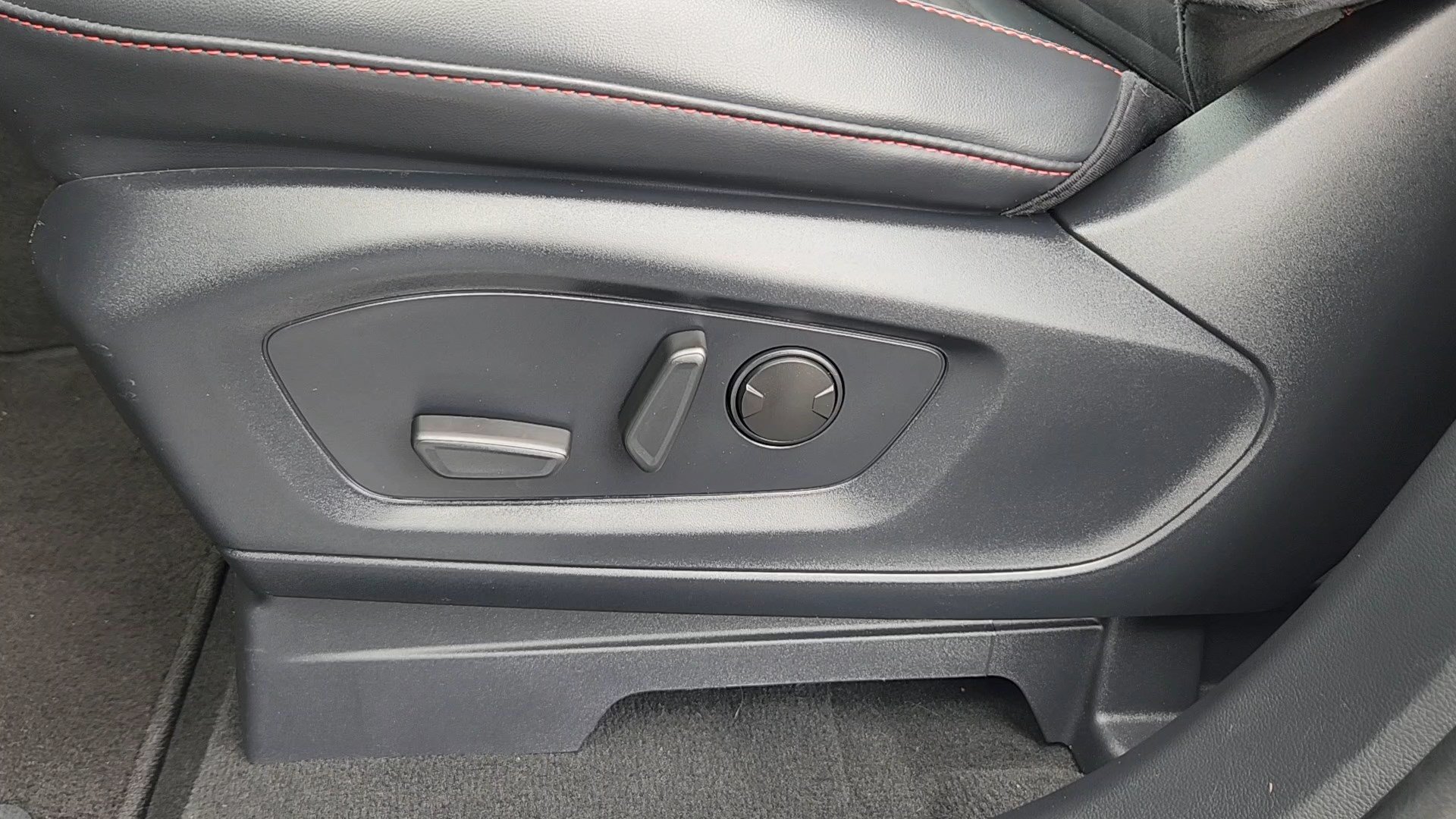 Certified 2026 Ford Explorer ST-Line AWD/4WD image 9