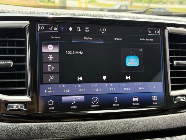 Used 2024 Chrysler Pacifica Touring-L FWD image 26