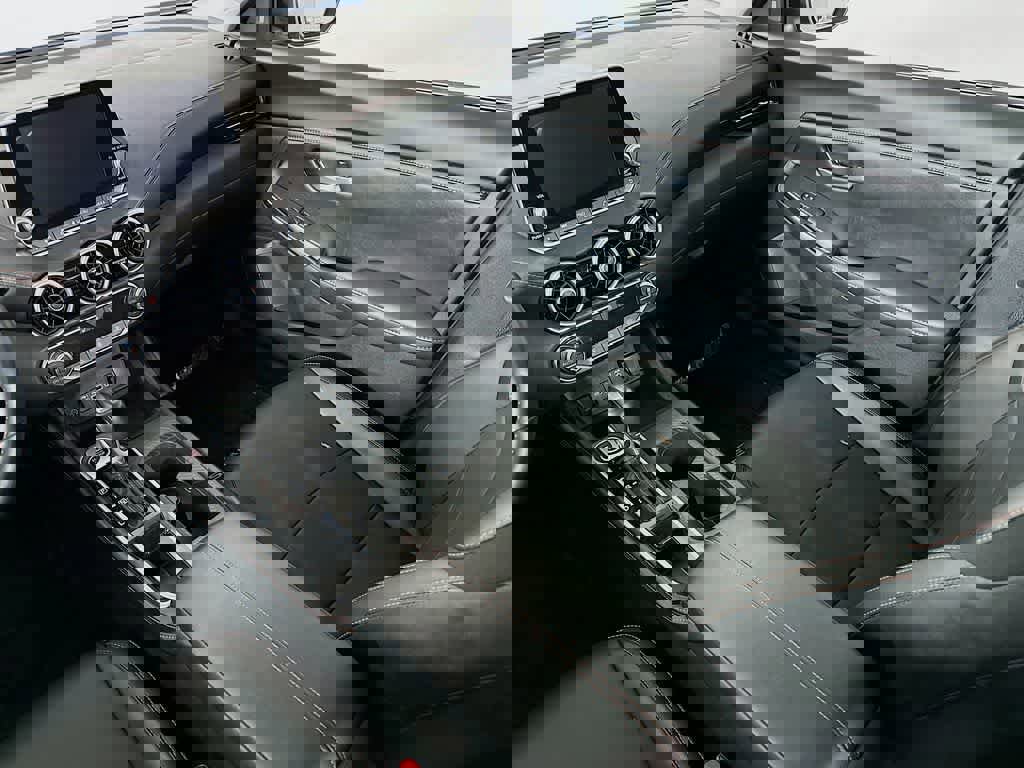 Used 2025 Nissan Sentra SR w/ SR Premium Package image 14