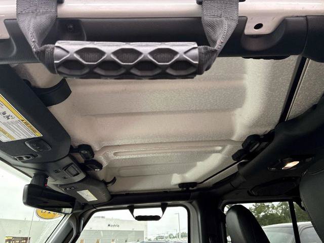 Used 2018 Jeep Wrangler Unlimited Rubicon w/ Dual Top Group AWD/4WD image 23