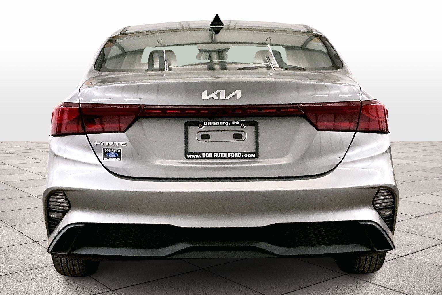 Used 2023 Kia Forte LXS w/ LXS Technology Package image 2