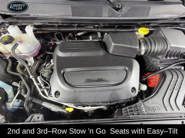 Used 2024 Chrysler Pacifica Touring-L FWD image 34