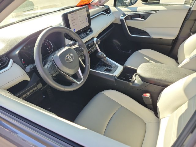 Used 2023 Toyota RAV4 XLE Premium AWD/4WD image 4