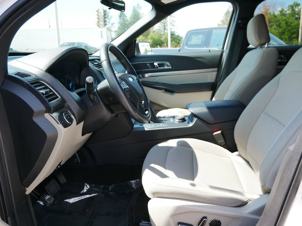 Certified 2018 Ford Explorer XLT AWD/4WD image 9