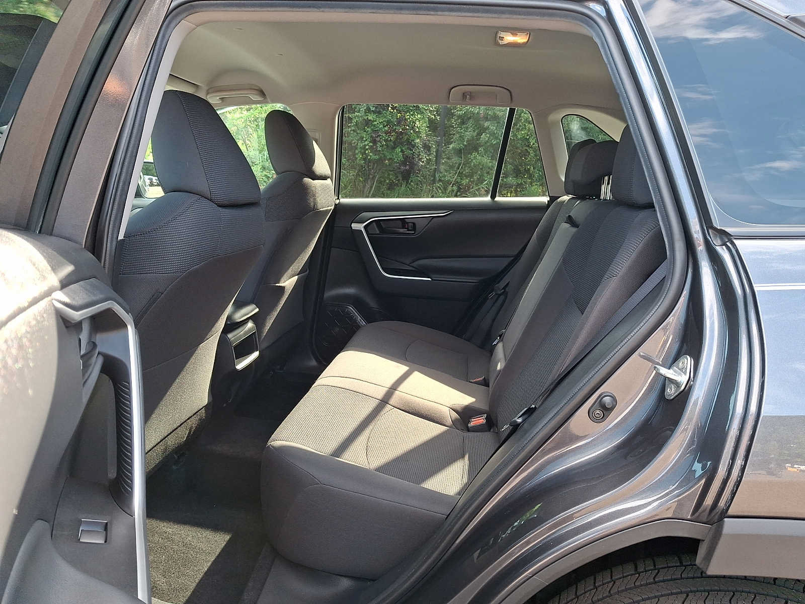Used 2020 Toyota RAV4 LE w/ All Weather Liner Package AWD/4WD image 10