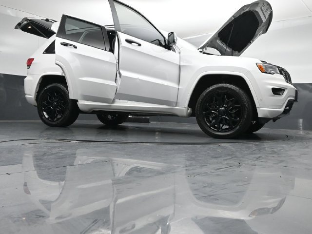 Used 2020 Jeep Grand Cherokee Overland AWD/4WD image 54