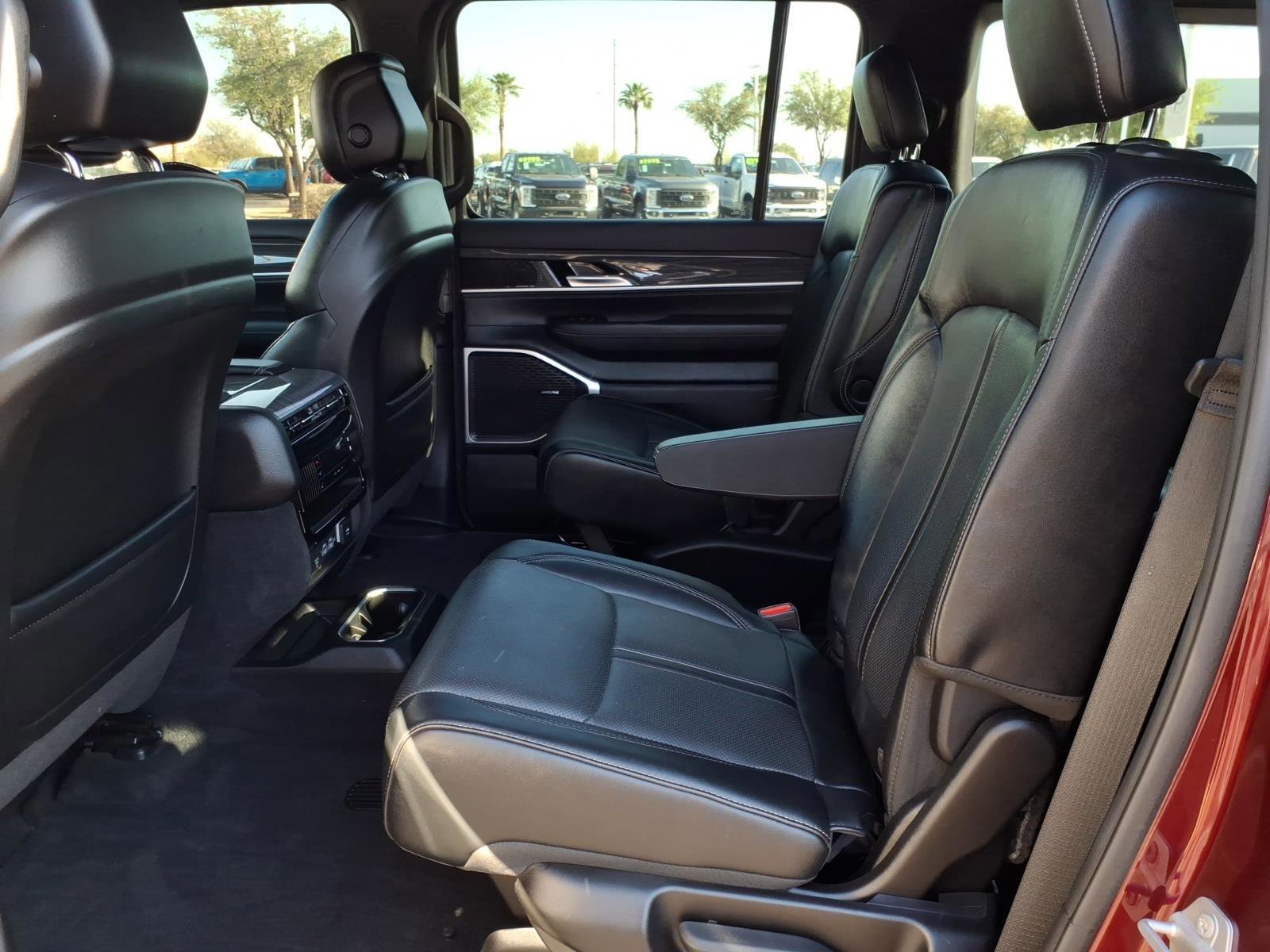 Used 2022 Jeep Wagoneer Series III w/ Flexible Seating Group image 14