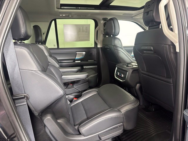 Certified 2026 Ford Expedition Max Platinum w/ Driver's Package AWD/4WD image 5