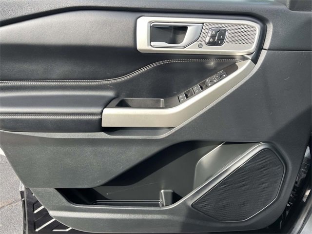 Certified 2022 Ford Explorer Limited w/ Equipment Group 301A image 11