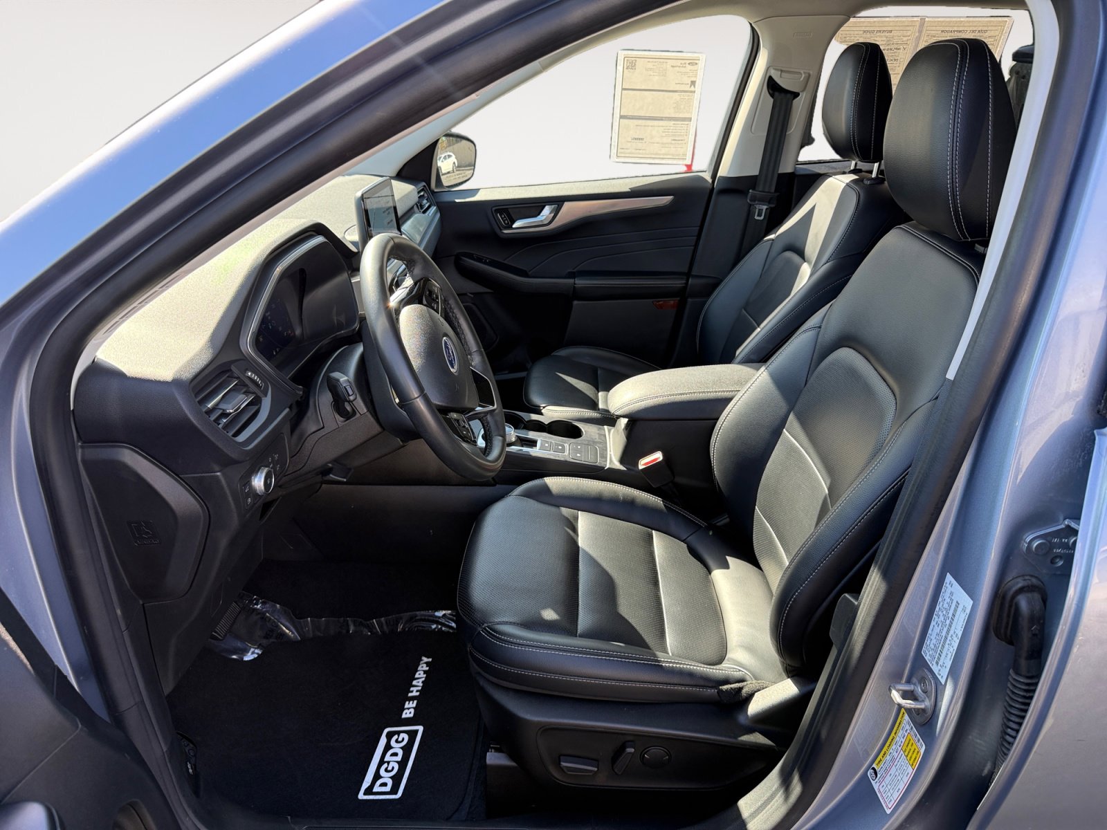 Certified 2022 Ford Escape Titanium AWD/4WD image 10