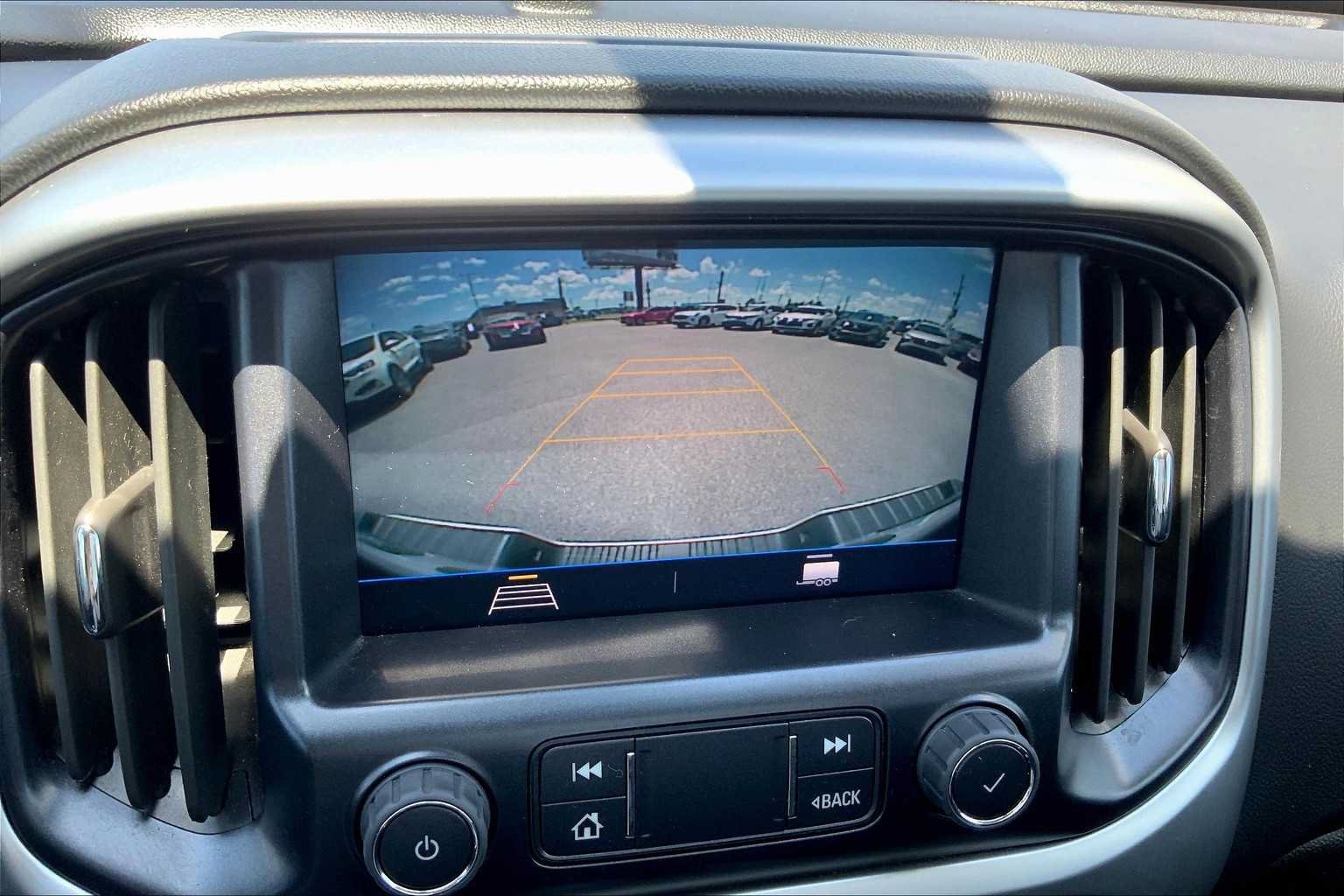 Used 2022 Chevrolet Colorado LT w/ LT Convenience Package AWD/4WD image 27