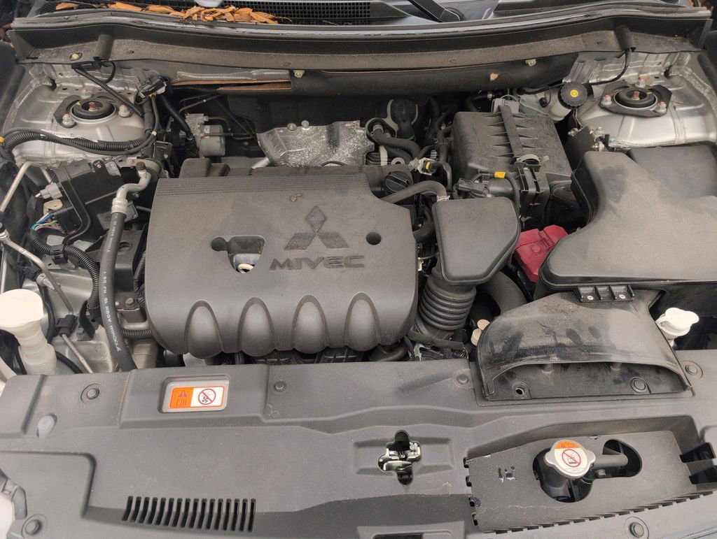 Used 2019 Mitsubishi Outlander SE FWD image 36
