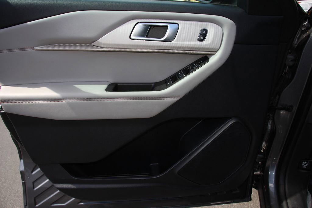 Certified 2025 Ford Explorer Active w/ Active Comfort Package RWD image 22