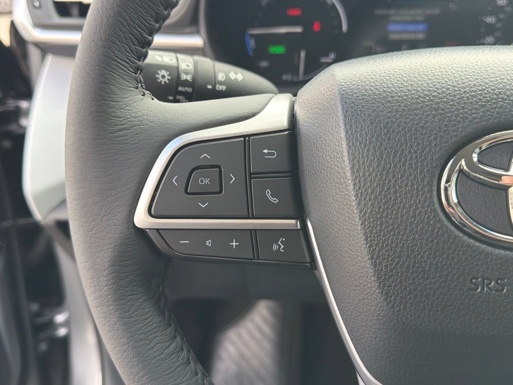 Used 2026 Toyota Sienna XLE FWD image 25