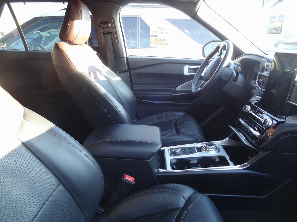 Certified 2022 Ford Explorer Platinum w/ Equipment Group 601A image 11