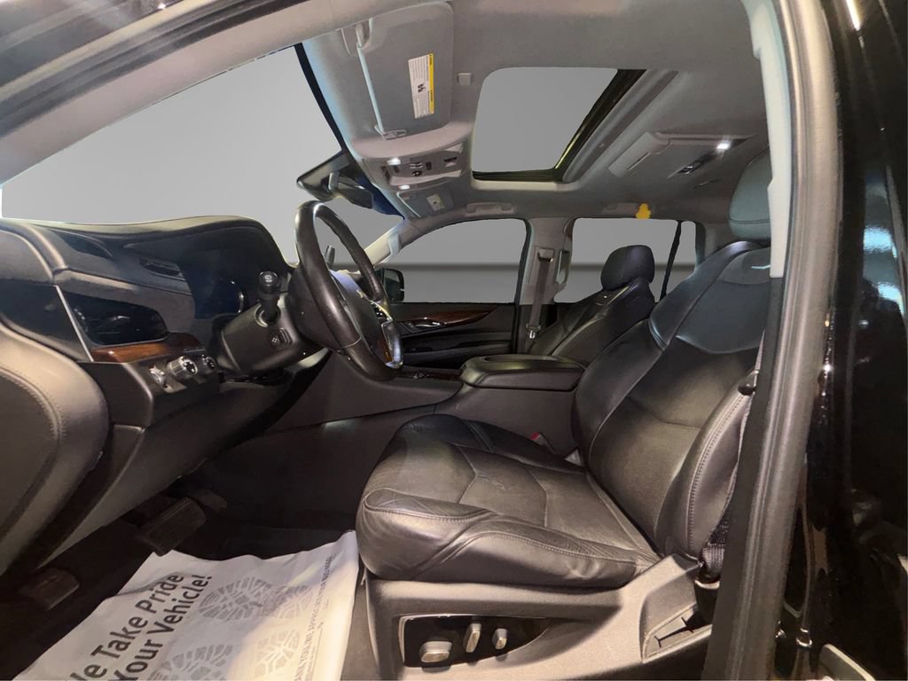 Used 2019 Cadillac Escalade Luxury w/ Escalade Sport Edition AWD/4WD image 9