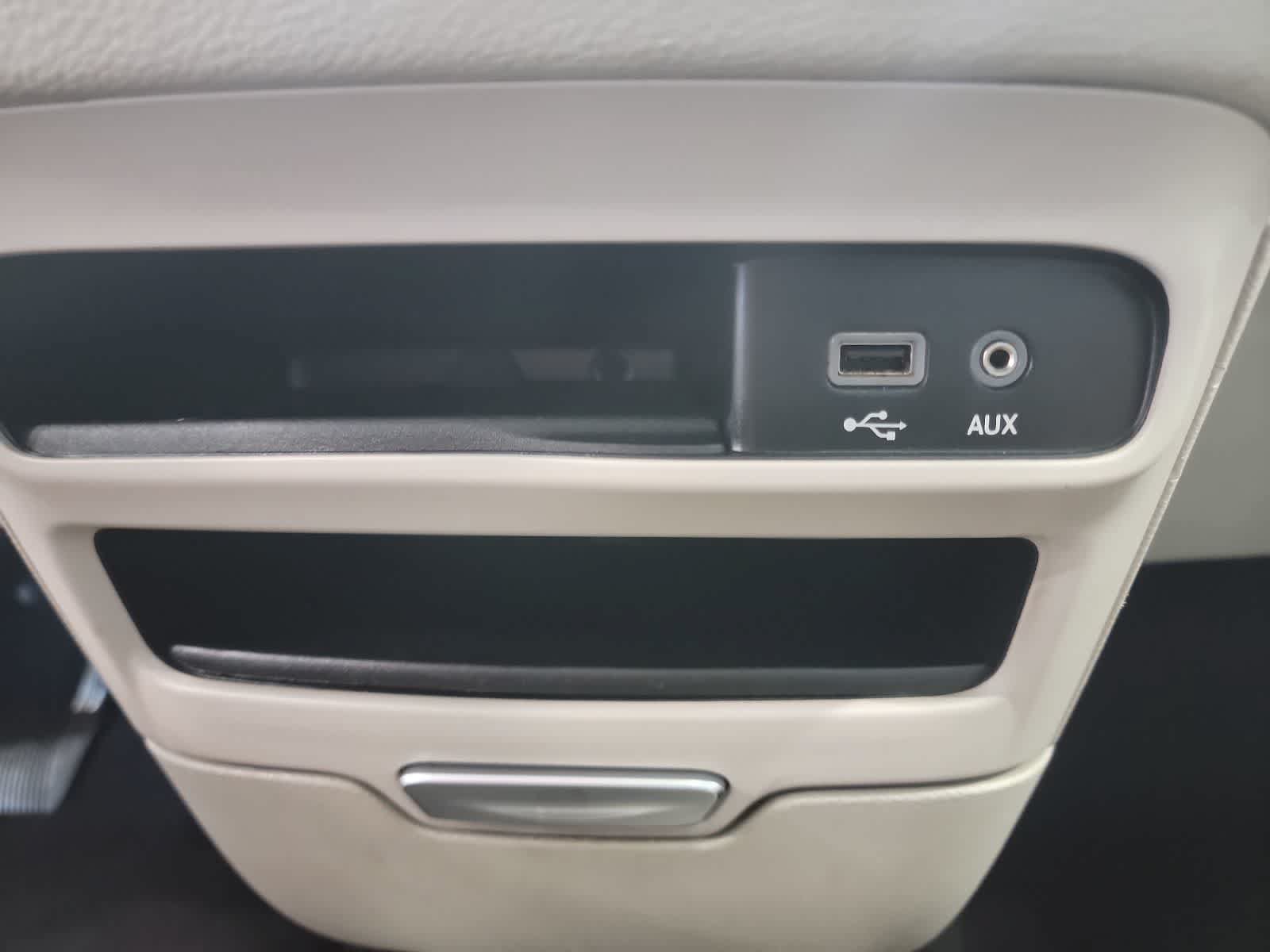 Used 2020 Chrysler Pacifica Limited FWD image 28