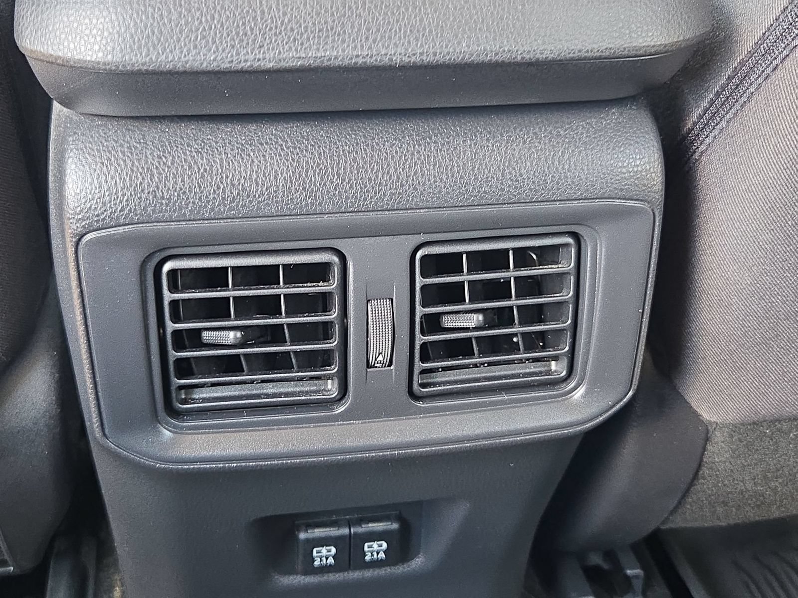 Used 2019 Toyota RAV4 XLE w/ Convenience Package FWD image 25