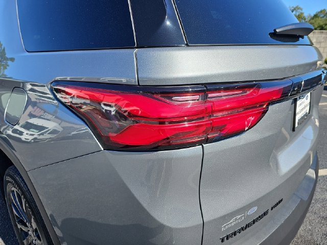 Used 2023 Chevrolet Traverse RS AWD/4WD image 39