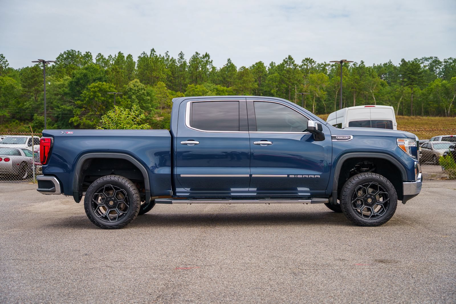 Used 2021 GMC Sierra 1500 SLT w/ SLT Premium Plus Package AWD/4WD image 10
