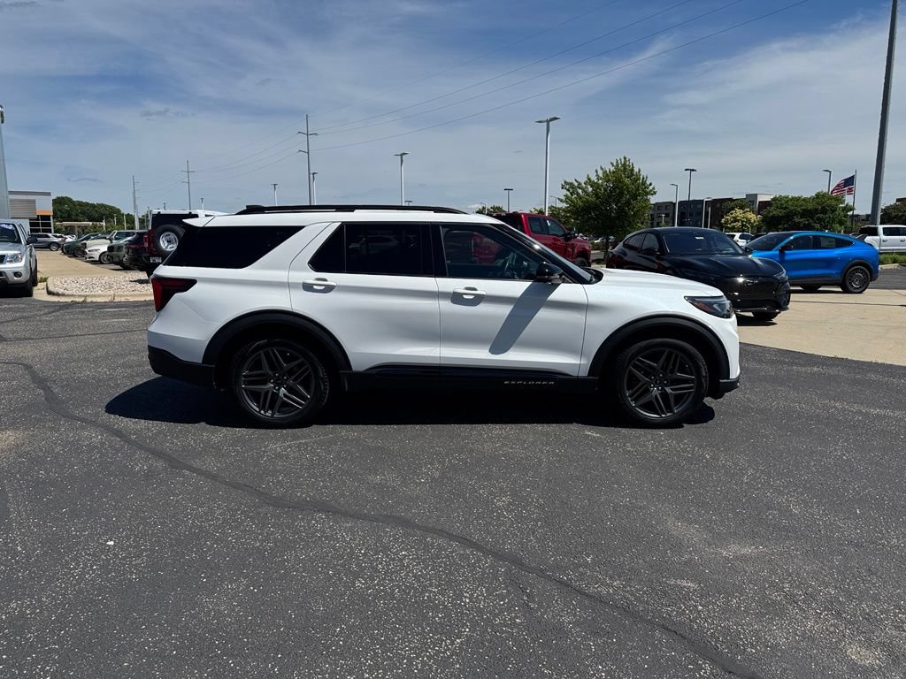 Certified 2025 Ford Explorer ST AWD/4WD image 2