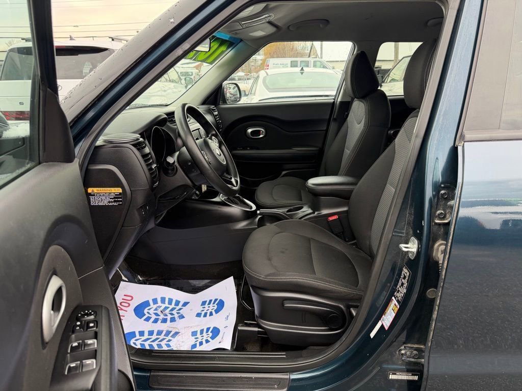 Used 2017 Kia Soul + image 14