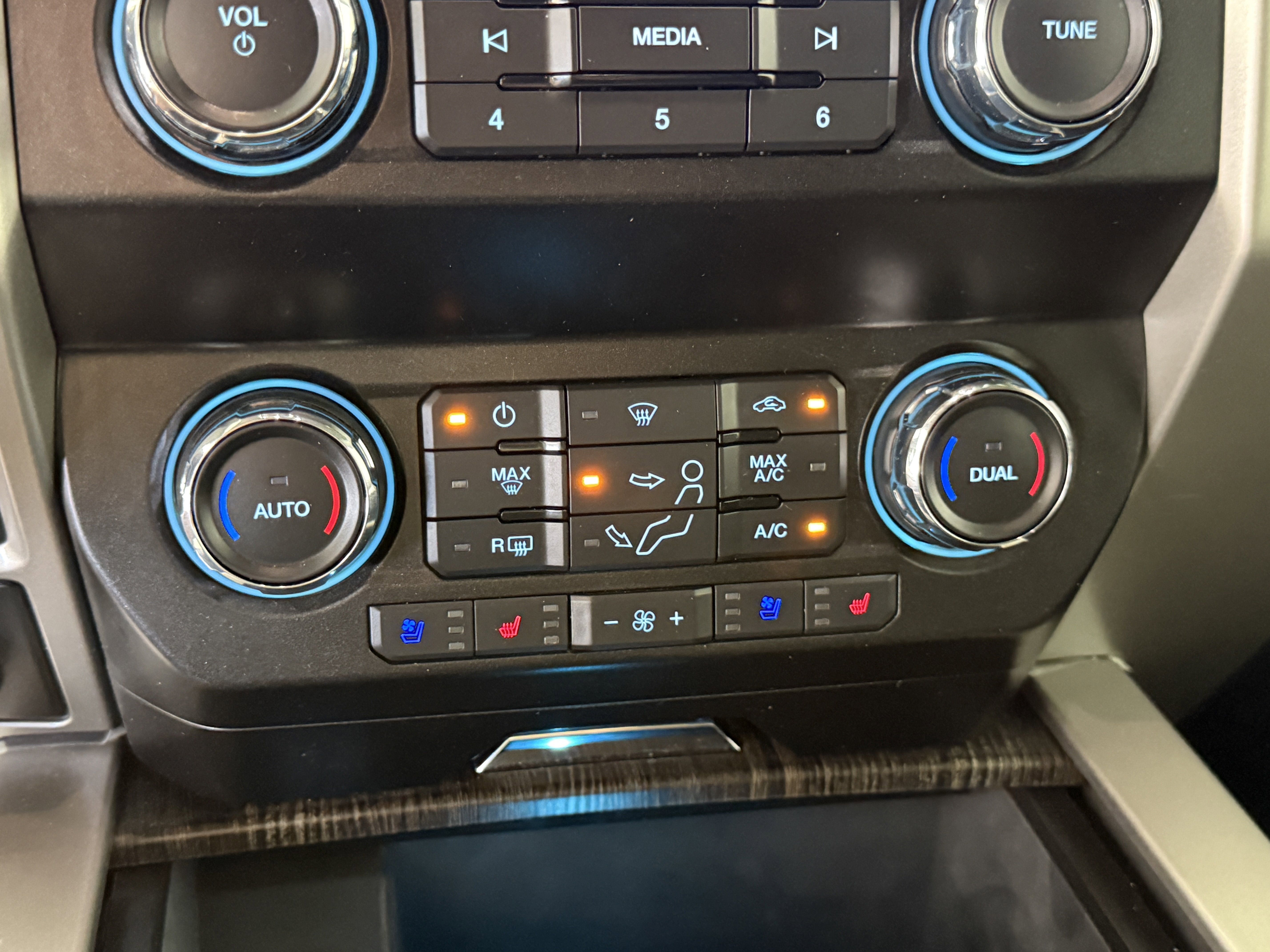 Certified 2020 Ford F250 Lariat w/ Chrome Package image 22