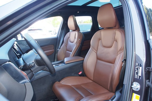 Used 2023 Volvo XC60 B5 Ultimate w/ Protection Package Premier FWD image 21