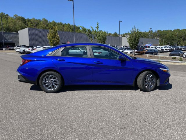 Used 2024 Hyundai Elantra SEL FWD image 2
