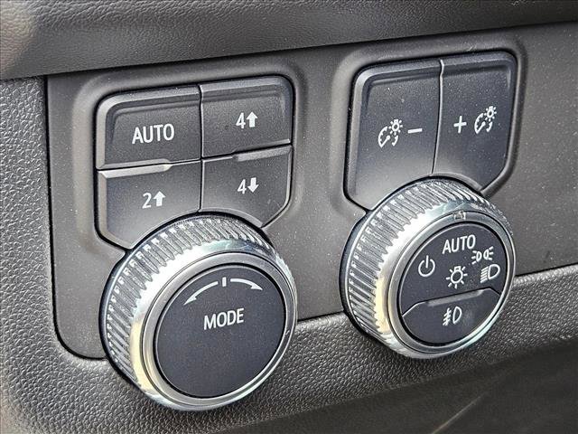Used 2023 GMC Yukon AT4 w/ Technology Package AWD/4WD image 12