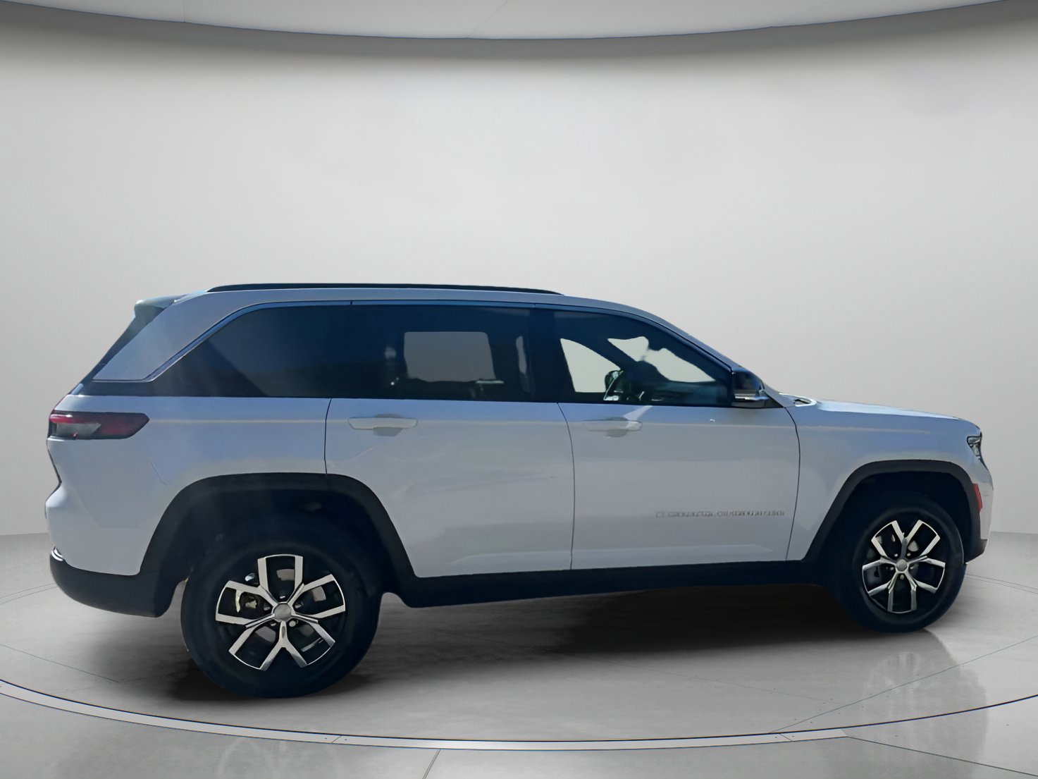 Used 2025 Jeep Grand Cherokee Limited w/ Trailer Tow Package image 24