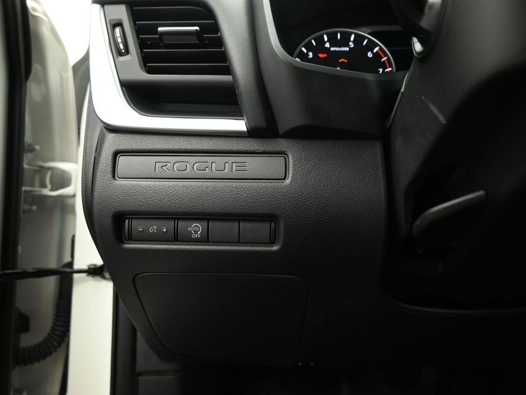 Used 2023 Nissan Rogue S image 12