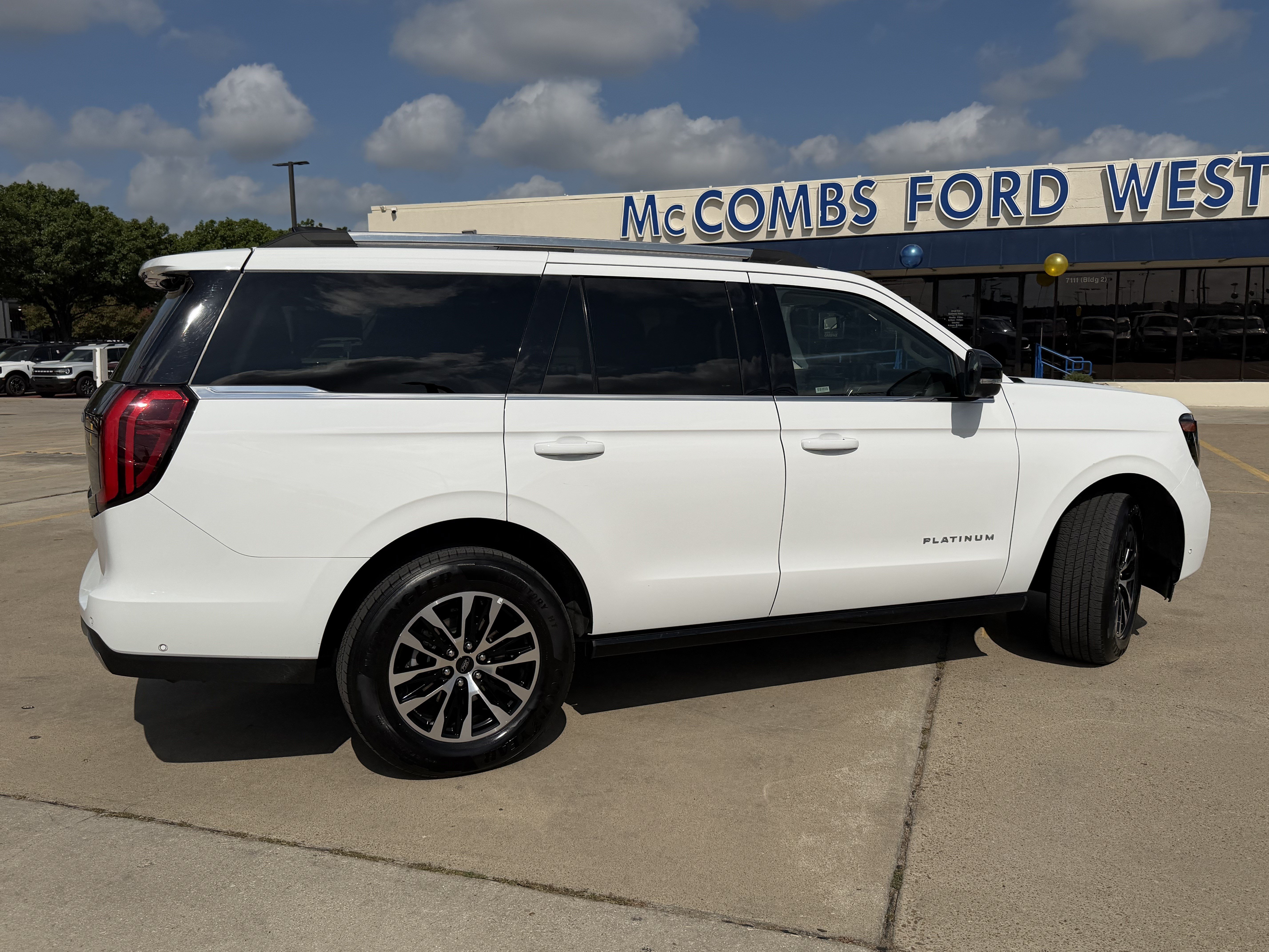 Certified 2025 Ford Expedition Platinum AWD/4WD image 4