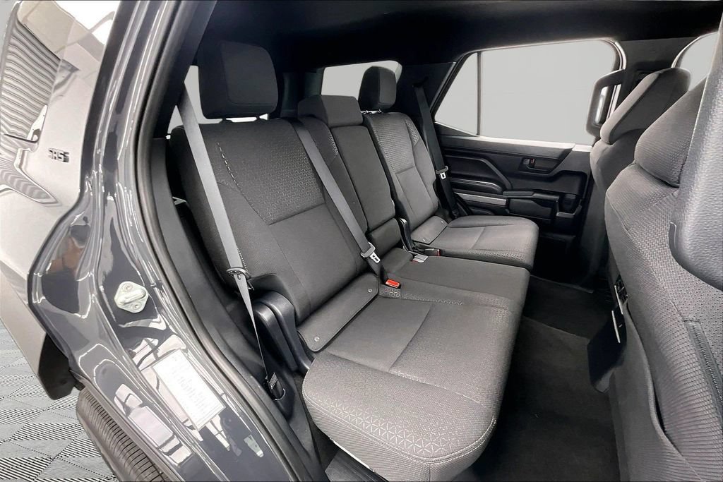 Used 2025 Toyota 4Runner SR5 AWD/4WD image 27