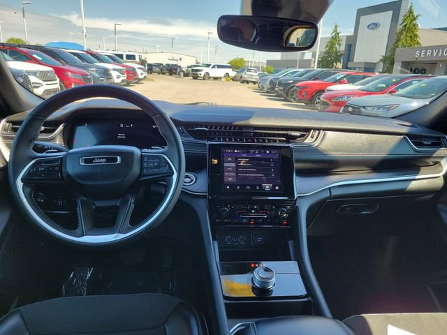 Used 2024 Jeep Grand Cherokee L Altitude AWD/4WD image 9