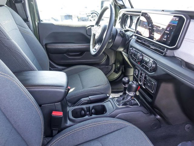 Used 2024 Jeep Wrangler Unlimited Sahara AWD/4WD image 28