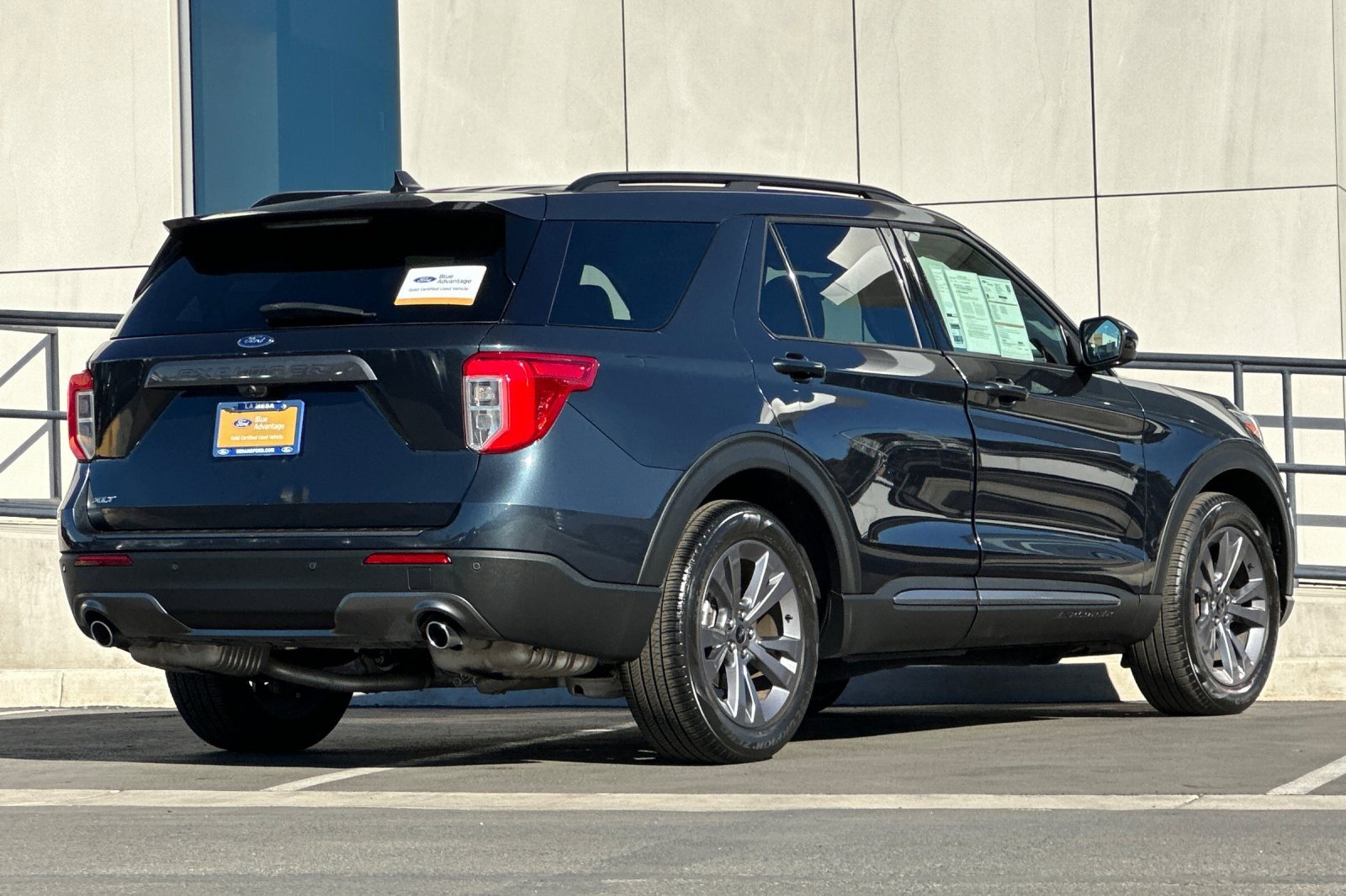 Certified 2022 Ford Explorer XLT w/ Equipment Group 202A image 3