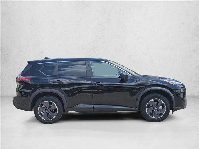 Used 2025 Nissan Rogue SV image 2